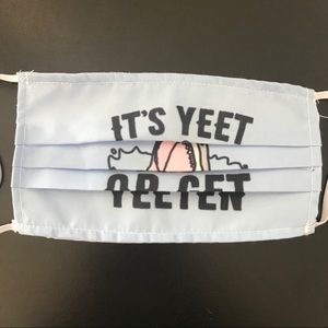 ⇨ ”it’s yeet or be yeeten” shark face mask ⇦